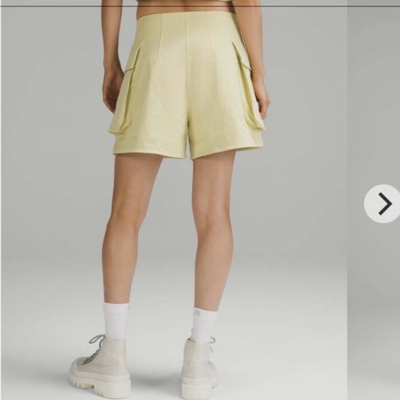 lululemon Women’s Relaxed Fit Super High Rise Yellow Cargo Short 4” size 10 NWT - Picture 2 of 9